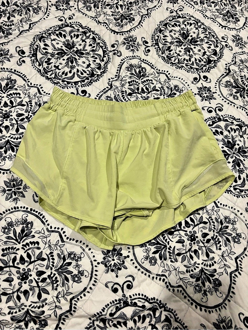 Lululemon Athletic Shorts in Green Size 8
